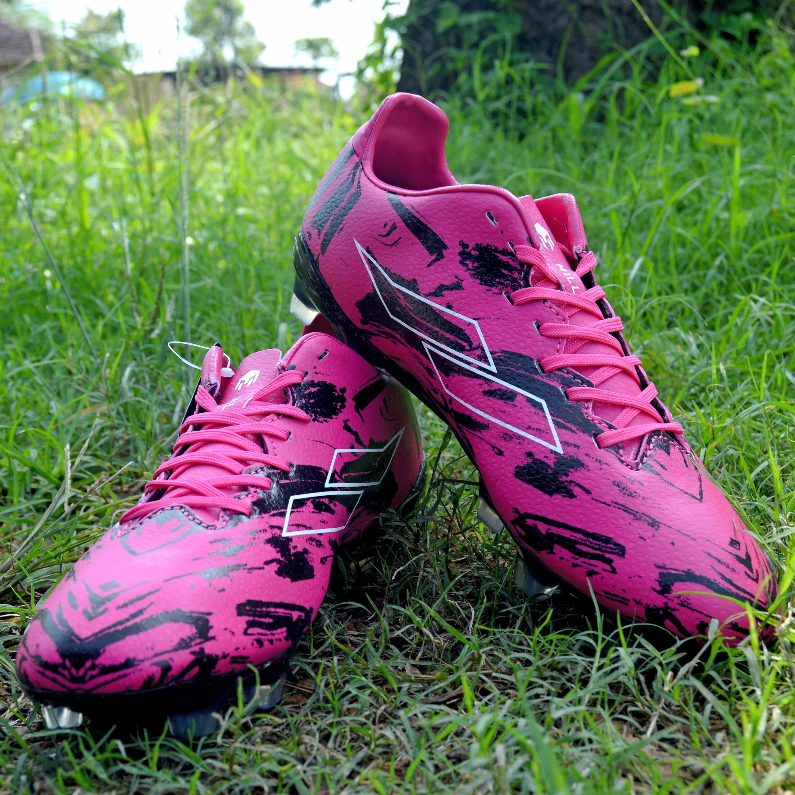Troya sepatu sepak bola mills troya fg